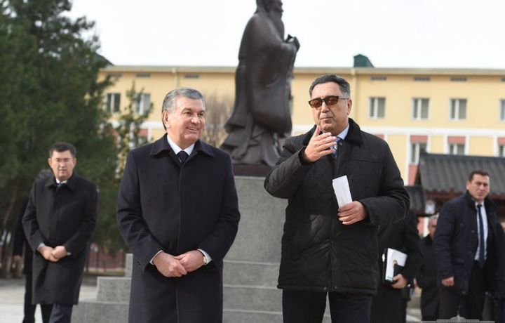 Президент Конфуций майдонини кўздан кечирди