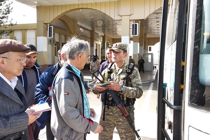 Қариндошининг ҳужжати билан Ўзбекистонга кирмоқчи бўлган қирғизистонлик қўлга олинди