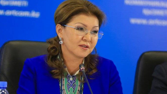 Нурсултон Назарбоевнинг катта қизи парламент спикери этиб сайланди