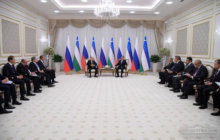 Шавкат Мирзиёев ва Владимир Путин тор доирада музокара ўтказди