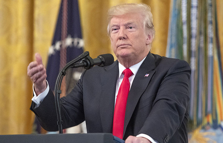 Трамп перепутал цвета американского флага (фото)