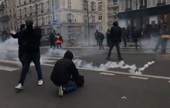 Парижда йирик норозилик намойишлари бошланди (видео)