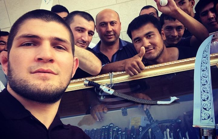 Ҳабиб Нурмагомедов Конор билан жанги олдидан ўзбекистонликларга миннатдорлик билдирди (видео)