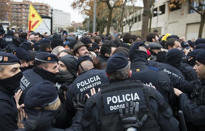 В Испании предпринята попытка нападения на полицейских