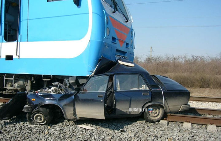 Жиззахда автомобиль ва поезд тўқнашиб кетди. Қурбон бор