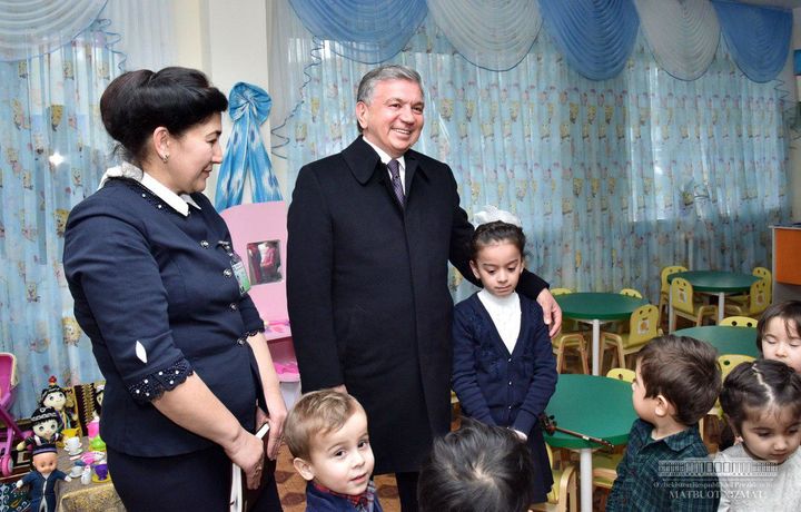 Шавкат Мирзиёев Бухоро шаҳридаги боғчаларнинг бирига ташриф буюрди