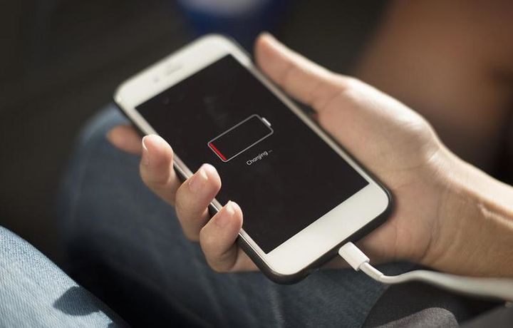 СМИ: новые смартфоны Apple смогут заряжать другие гаджеты