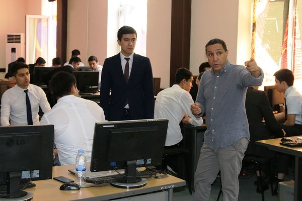 TATU talabalariga fransiyalik professor dars o‘tishni boshladi