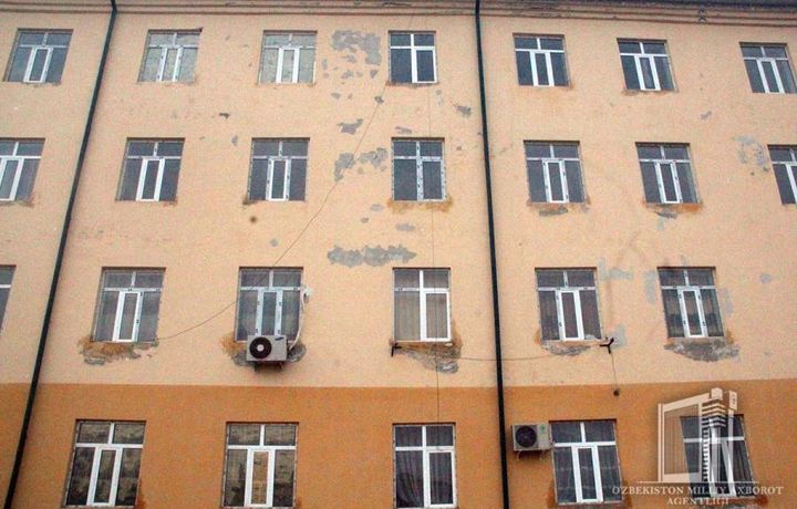 Янги қурилган «Ёшлар уйи» нега нураб бормоқда?