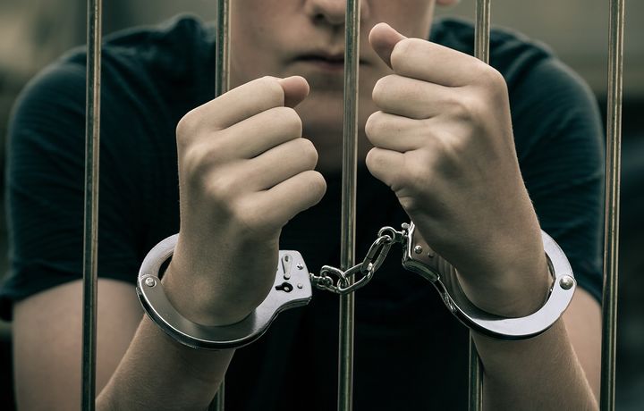 Тошкентда мактаб ўқувчиси аёлнинг уйини тунади