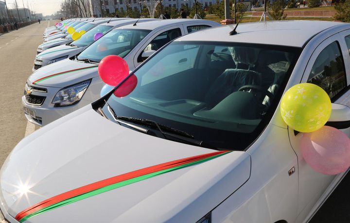 Сирдарёда Халқ қабулхоналарига 11 та «Cobalt» автомобили берилди
