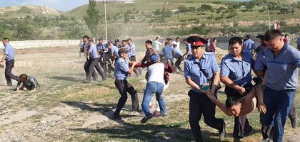 Қирғизистонда қирғизлар ва турклар ўртасида жанжал чиқди. Тўлиқ шарҳ