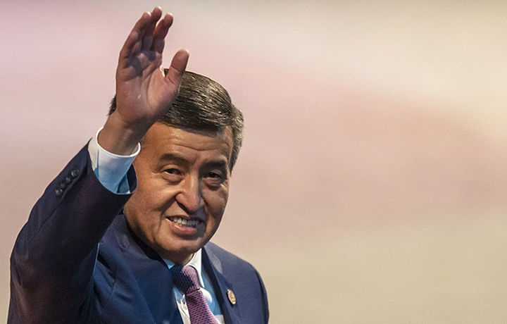 Президент Киргизии поздравил Нурмагомедова (фото)