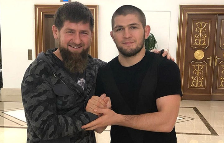 Кадыров подарил Mercedes отцу Хабиба (фото)