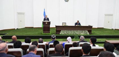 Президент вазирликлар ва вилоят раҳбарлари ўзини қийнаб ишлаши зарурлигини таъкидлади