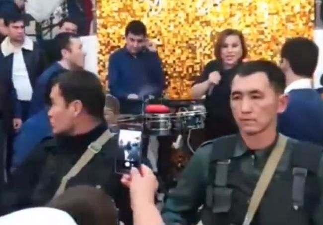 Юлдуз Усмонова нега қуролланган кишилар қуршовида куйлагани сабаби маълум бўлди