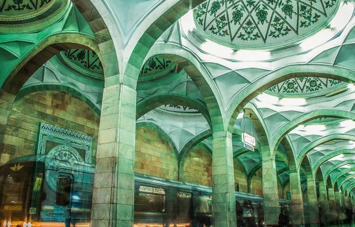 Метро йўлига ёш қиз тушиб кетгани акс этган видео тарқалди. ИИББ ҳодисага ойдинлик киритди