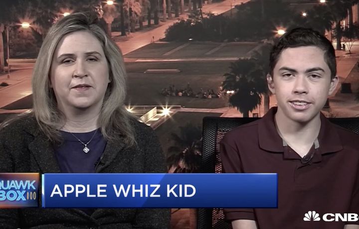 «Apple» 14 ёшли ўқувчини мукофотлайди