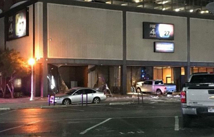 Внедорожник протаранил офис телеканала Fox News (фото)
