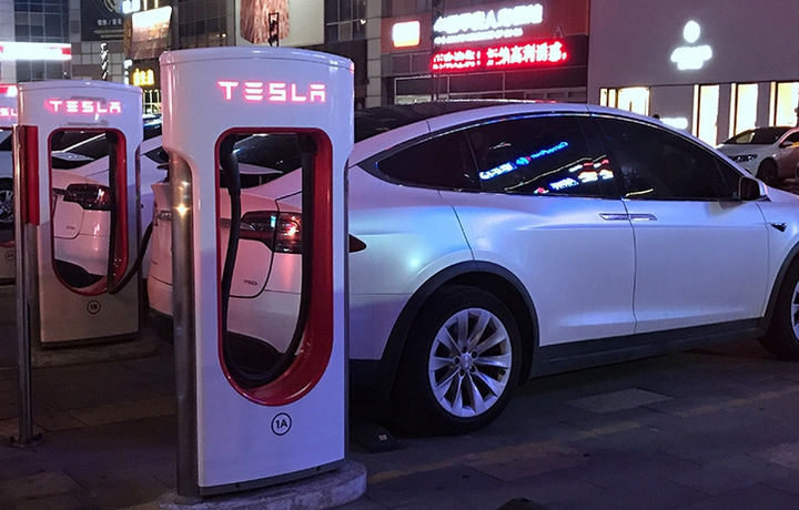 Tesla попала под следствие
