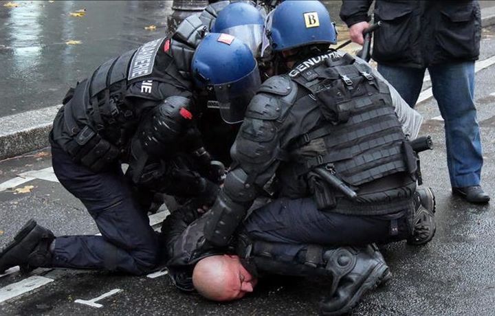 Во Франции протестуют против полицейского насилия