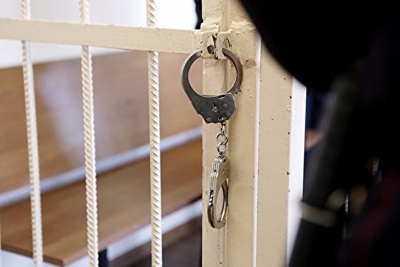 Ҳомиладор келинойисига 16 марта пичоқ урган йигит 15 йилга қамалди