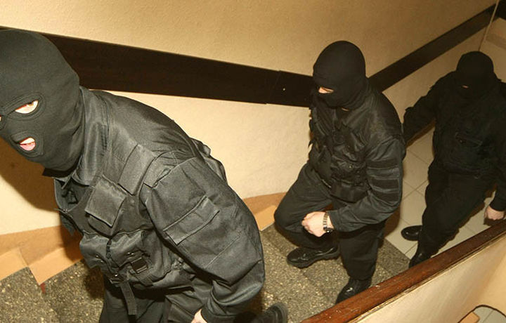 Мужчина попытался застрелить следователя во время обыска