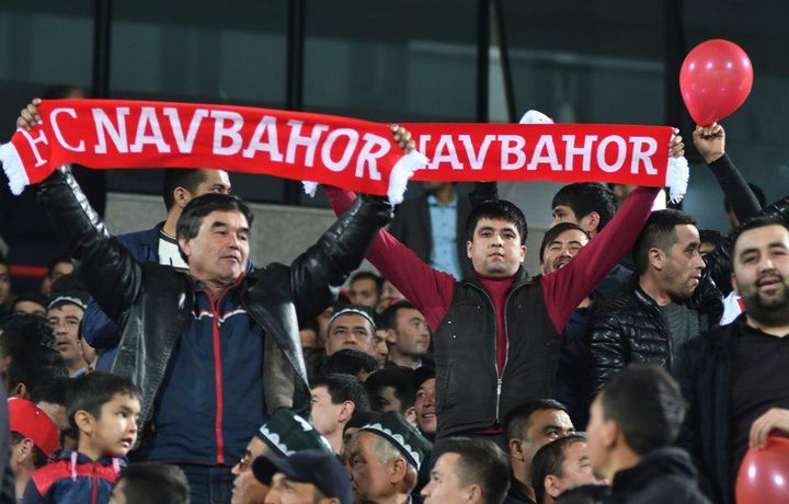 Шавкат Мирзиёев «Навбаҳор» мухлисларига 22 минг футболка совға қилди