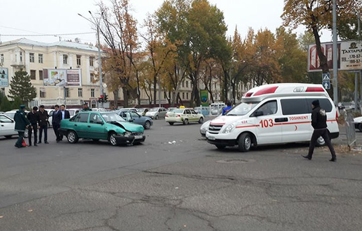 Тошкентда тез ёрдам автомашинаси билан «Каптива» тўқнашди