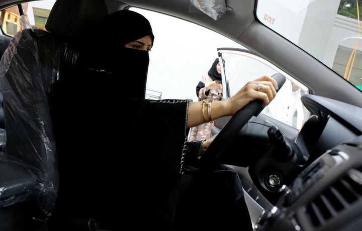 Женщинам в Саудовской Аравии начали выдавать водительские права