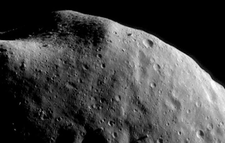 NASA рассказало о летящей к Земле «пирамиде Хеопса»