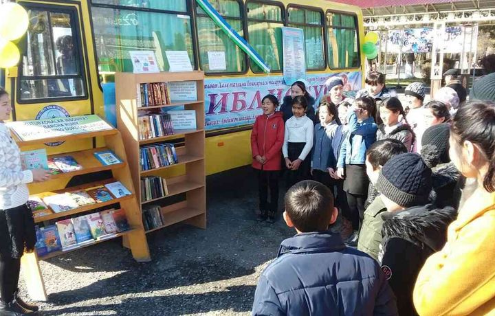 Китоб тарғиботида яна бир ҳаракат: Андижонда «Bibliobus» лойиҳаси ўтказилди (фото)