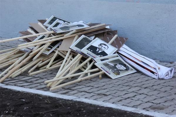 Кимсиз ўзи? Интернетда «ўлмас полк» иштирокчилари бегоналар расмини кўтаргани тасвирланган видео тарқалди (видео)