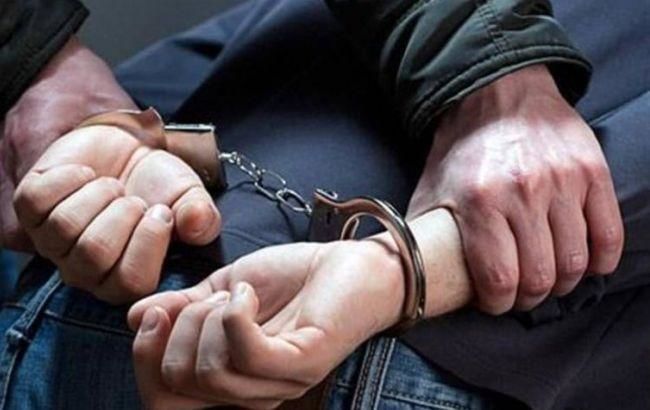 Мактаб ўқувчиси босқинчилик қилди ва бир аёлни пичоқлади